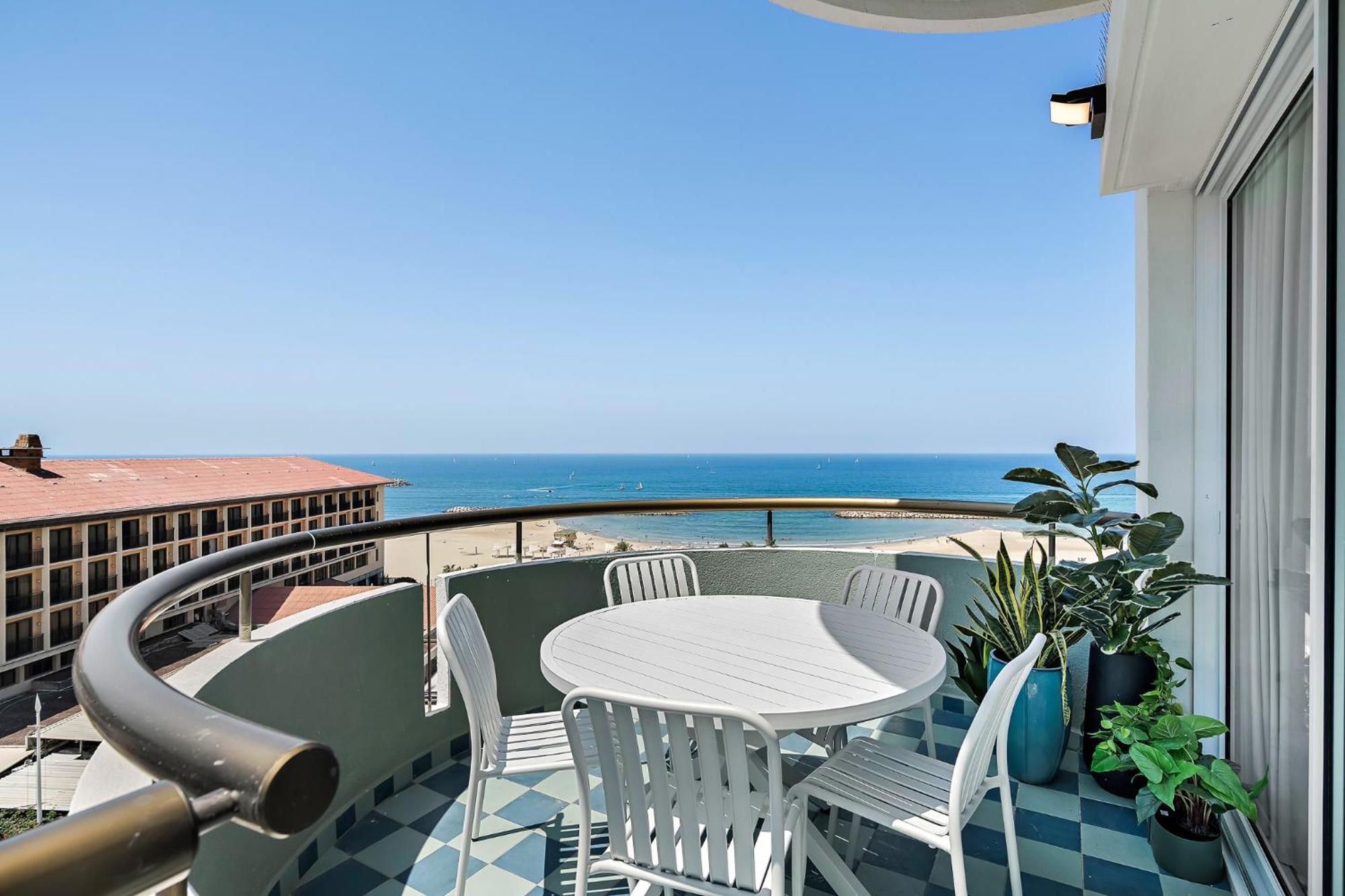 Sunsets Paradise 2Br With Parking By Beachfront Stay Herzelia Eksteriør billede